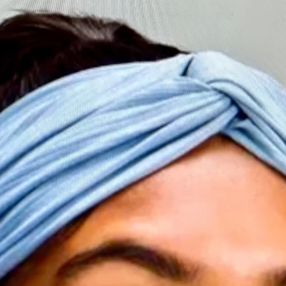 LULULEMON LIGHT BLUE TWISTED HEADBAND - Never Been Worn - Picture 1 of 6